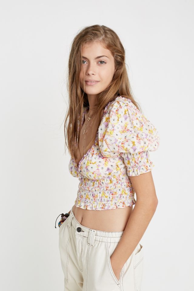 UO May Smocked Puff Sleeve Cropped Top | Urban Outfitters UK