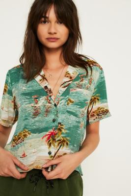 UO Shrunken Green Hawaiian Shirt | Urban Outfitters UK