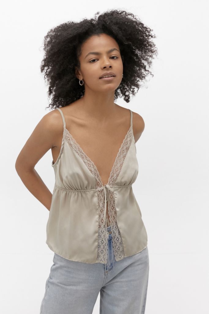 Uo Camisole „elora“ Mit Schnürung Vorne Urban Outfitters De 2117