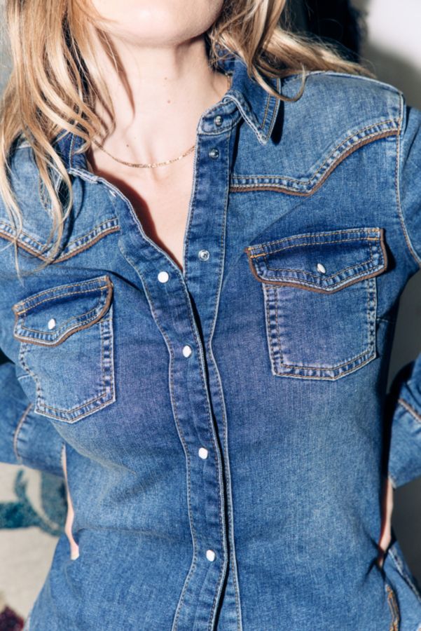 Slide View: 2: Chemise en denim Urban Outfitters x TuftLuck