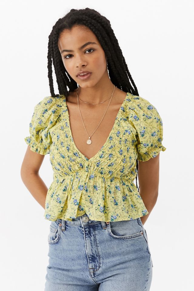 UO Izzy Smocked Puff Sleeve Blouse | Urban Outfitters UK