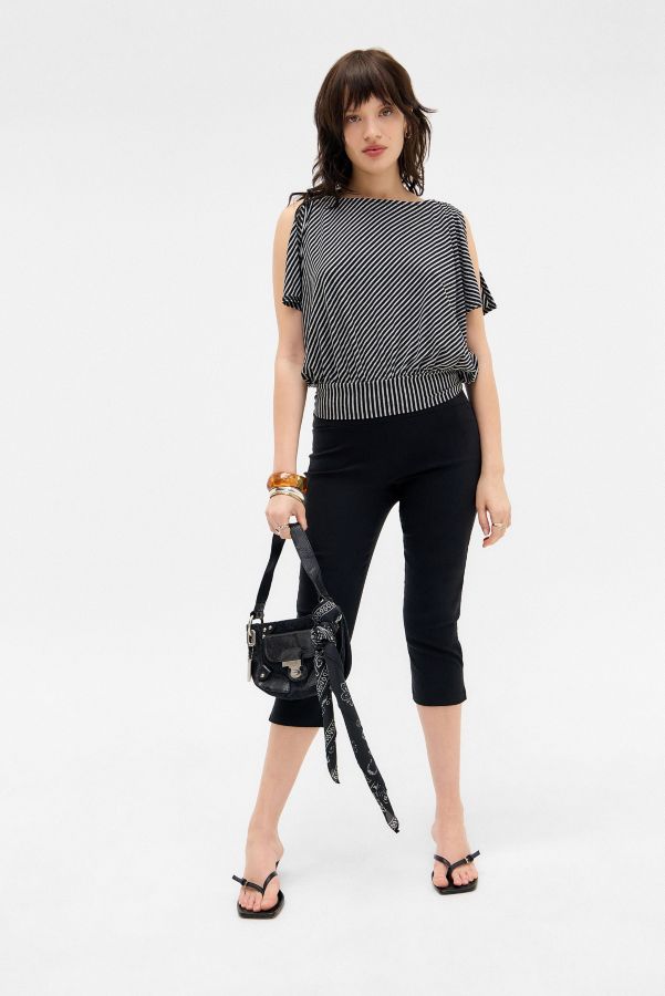 Vista de diapositivas: 2: Silence + Noise Drapey Stripe Batwing Top