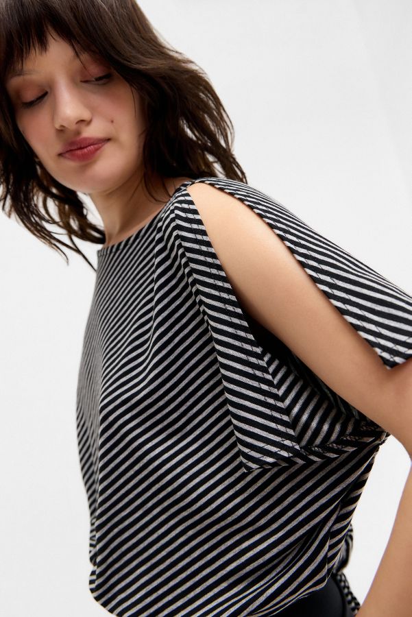 Vista de diapositivas: 4: Silence + Noise Drapey Stripe Batwing Top