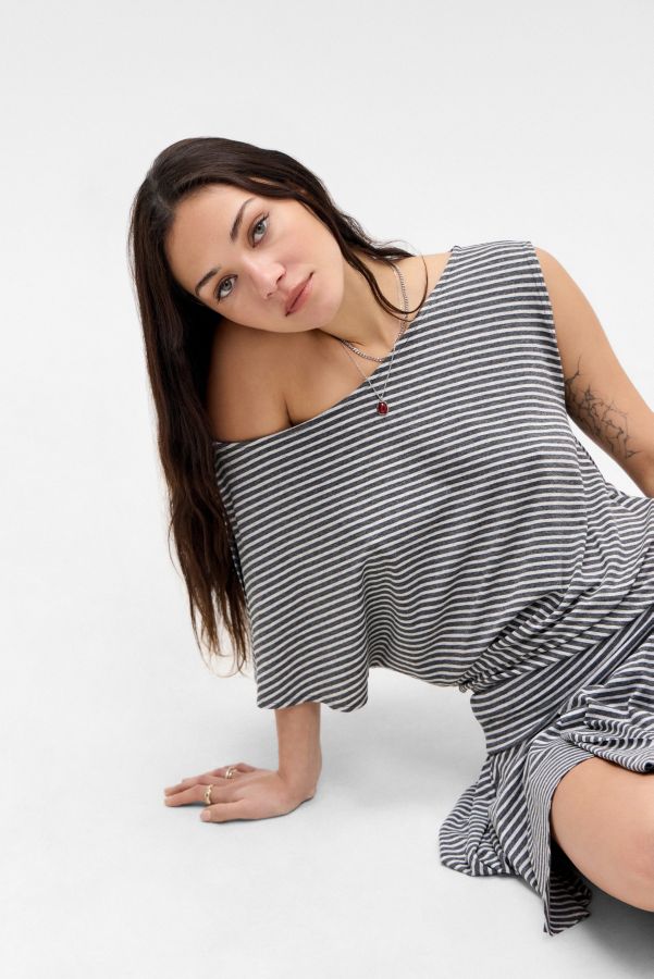 Slide View: 5: UO Olivia Off-Shoulder T-Shirt