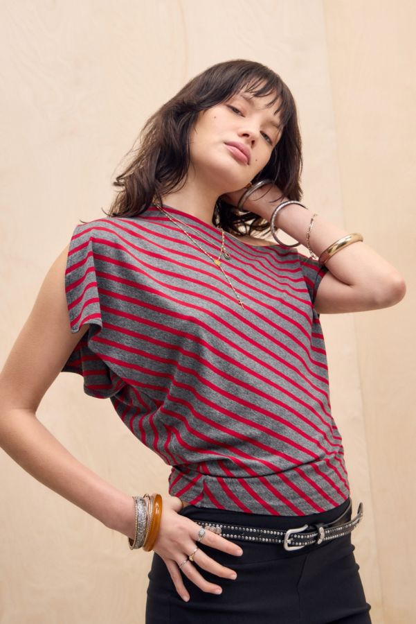 Slide View: 1: UO Olivia Schulterfreies T-Shirt