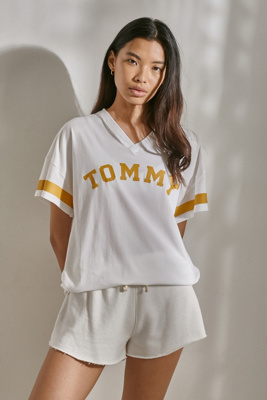 tommy hilfiger t shirt urban outfitters