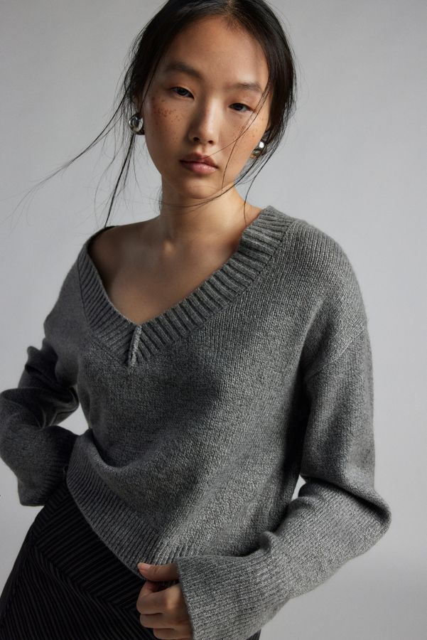 Slide View: 1: BDG Jenna V-Ausschnitt Pullover