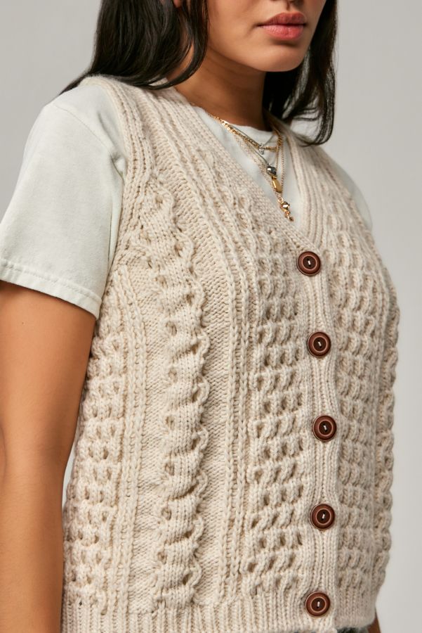 Slide View: 2: Gilet en tricot câblé à boutons BDG