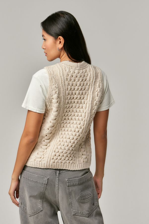 Slide View: 4: Gilet en tricot câblé à boutons BDG