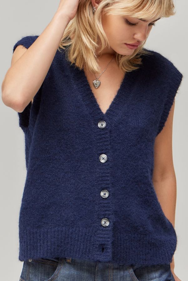 Vista diapositiva: 1: BDG Button Through Sweater Vest