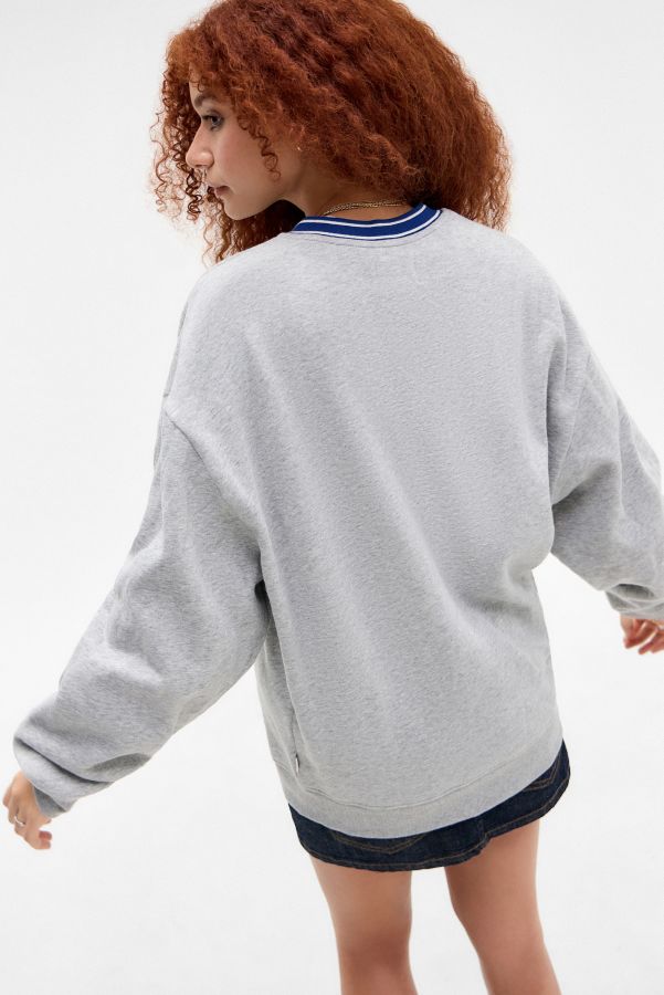 Slide View: 4: UO BDG Vinny V-Ausschnitt Sweatshirt