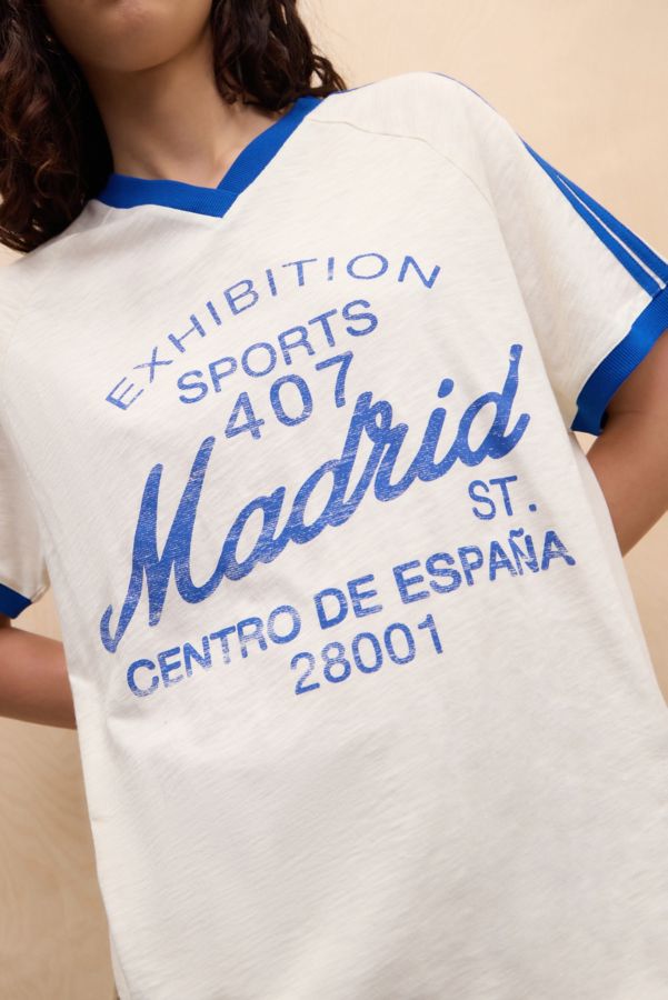 Vista diapositiva: 1: T-shirt Boyfriend UO Madrid con Scollo a V