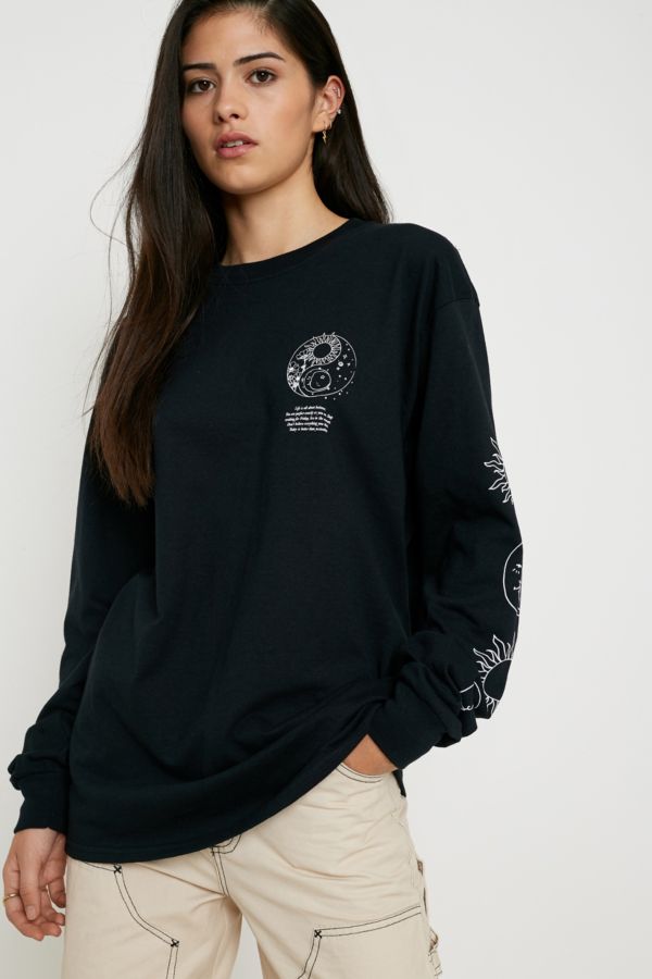 UO Yin Yang Long-Sleeve Skate T-Shirt | Urban Outfitters UK