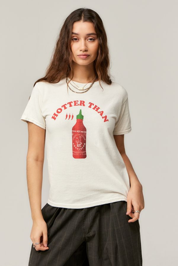 Slide View: 1: T-Shirt UO Siracha