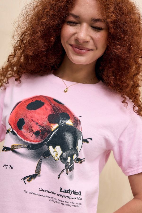 Slide View: 2: T-shirt ample UO Ladybird