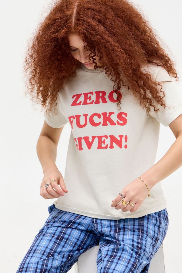 Vista diapositiva: 4: UO Zero F*cks Given Maglietta Rilassata