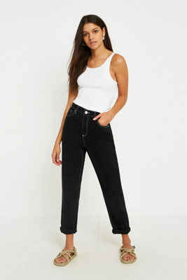 black mom jeans white stitching