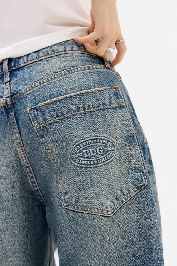 Vista diapositiva: 4: BDG Jaya Jeans