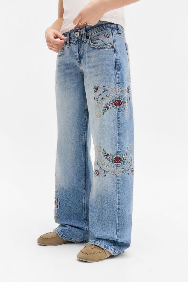 Vista diapositiva: 1: Jeans BDG Jaya Butterfly