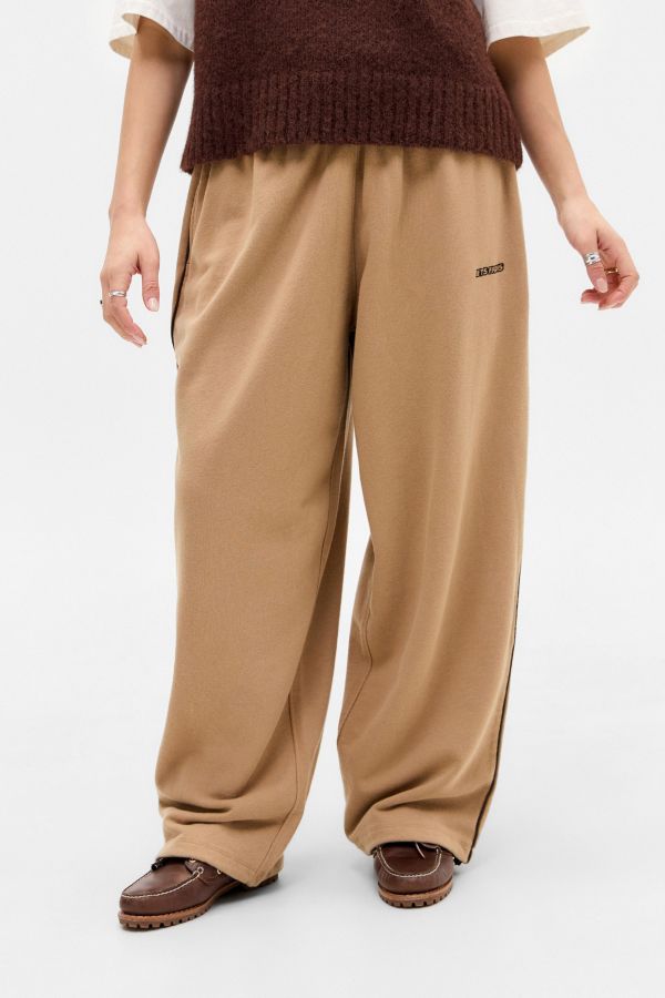 Slide View: 2: iets frans... Joggers Baggy Harri Camel