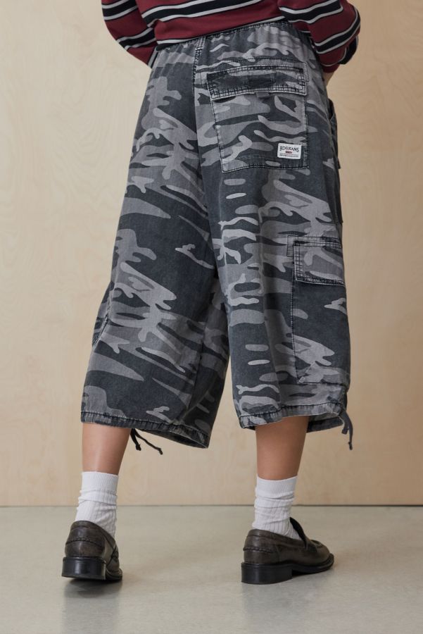 Slide View: 3: BDG Detroit Camouflage Cropped Cargo Pants