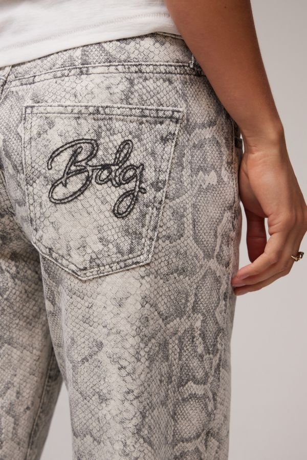 Vista de diapositivas: 2: Pantalones BDG Lenn de Pierna Recta Estampado de Serpiente