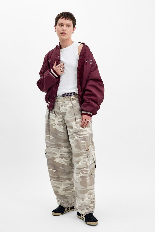 Vista diapositiva: 8: BDG Bobbi Sand Camo Trousers