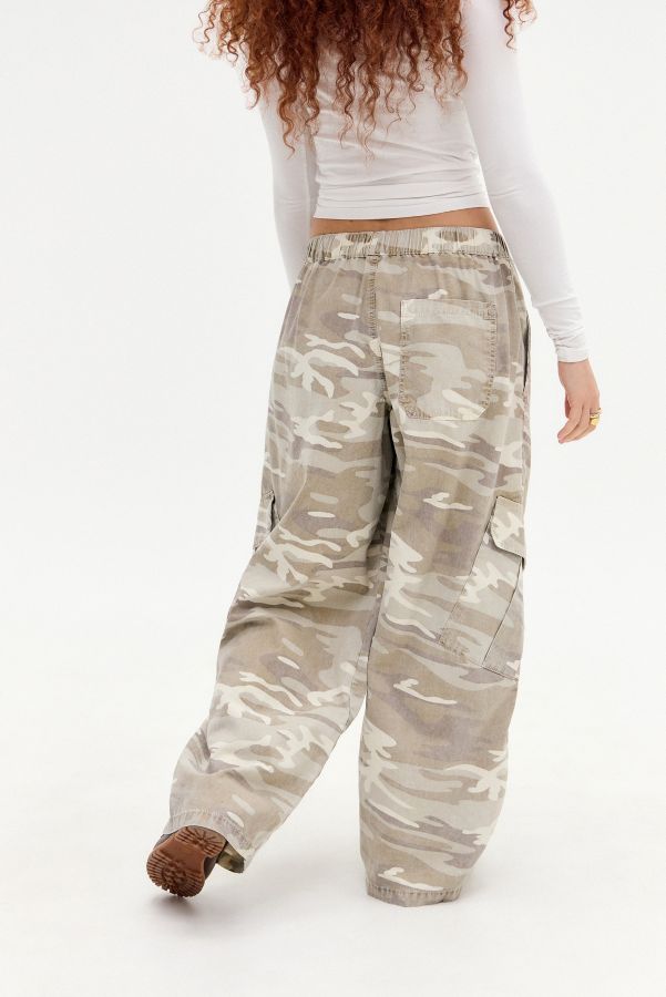 Vista diapositiva: 4: Pantaloni BDG Bobbi Sand Camo