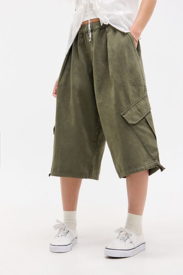 Slide View: 2: BDG Dallas Cropped Cargo Trousers