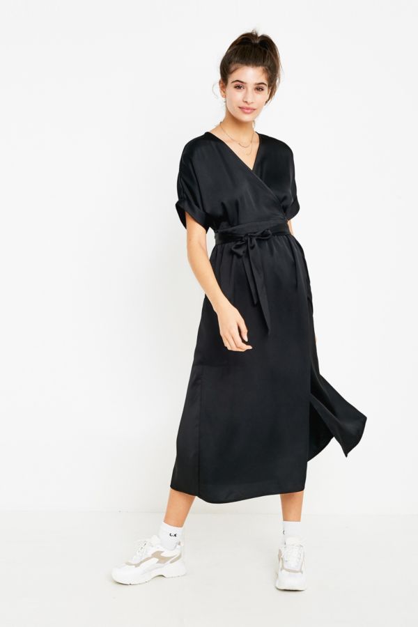 UO Gabrielle Black Satin Midi Wrap Dress | Urban Outfitters UK