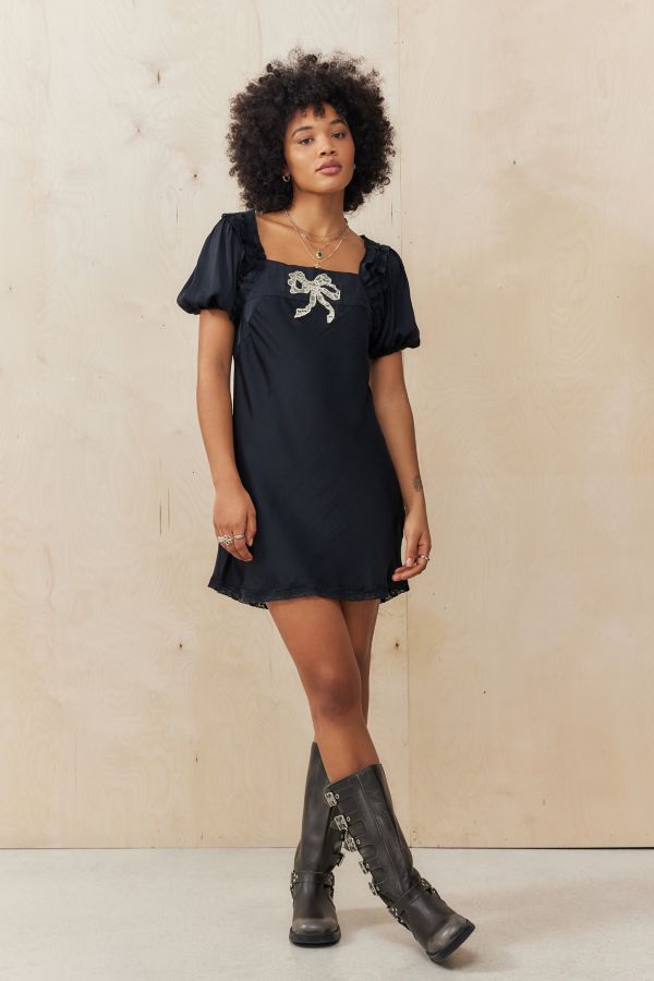 Slide View: 2: Kimchi Blue Noa Bow Applique Babydoll Mini Dress