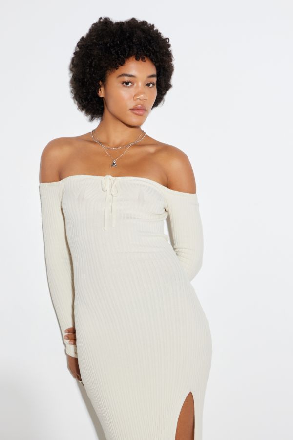 Vista de diapositivas: 1: BDG Marni Knit Off-The-Shoulder Midi Dress