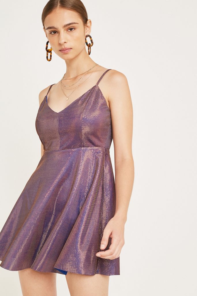 UO Robe ajustée et évasé à paillettes Urban Outfitters FR