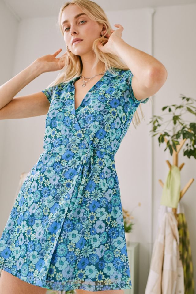 UO 70s Floral Mini Wrap Dress | Urban Outfitters UK