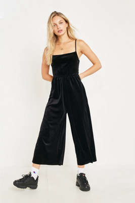 urban outfitters black overalls