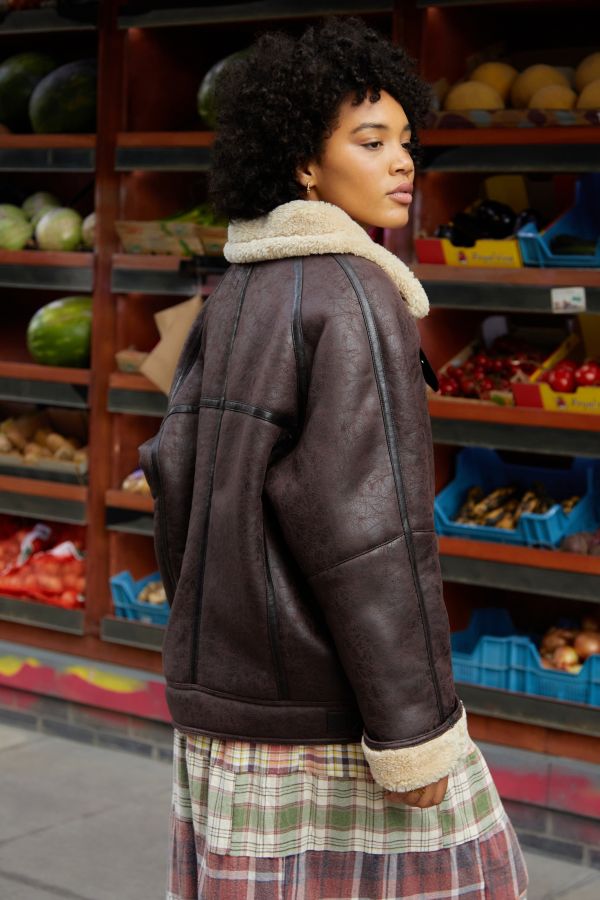 Vista diapositiva: 4: BDG Ella Oversized Aviator Jacket