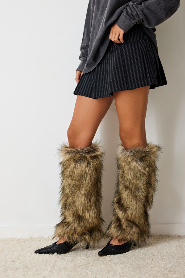 Vista diapositiva: 1: Out From Under Fur Leg Warmers