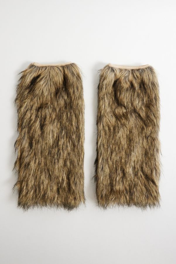 Vista diapositiva: 2: Out From Under Fur Leg Warmers