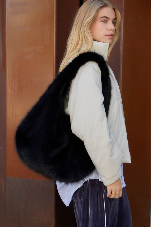 Slide View: 1: UO Jesse Faux Fur Shoulder Bag