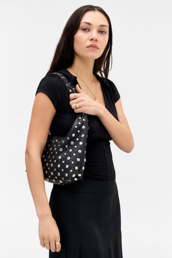 Vista de diapositivas: 1: UO Mini Bolso Trapecio Tachonado de Cuero Sintético