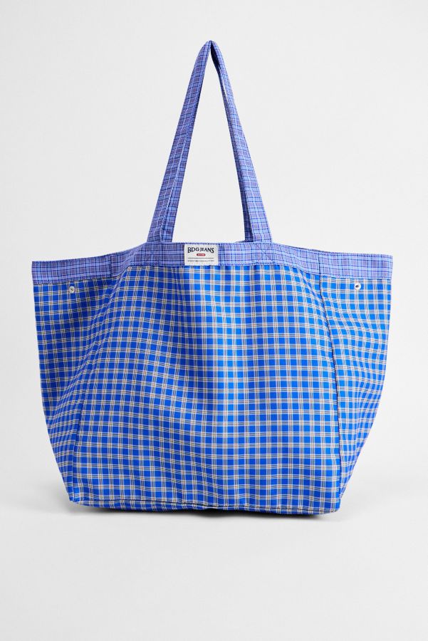 Slide View: 2: BDG Carryall Check Tote Bag