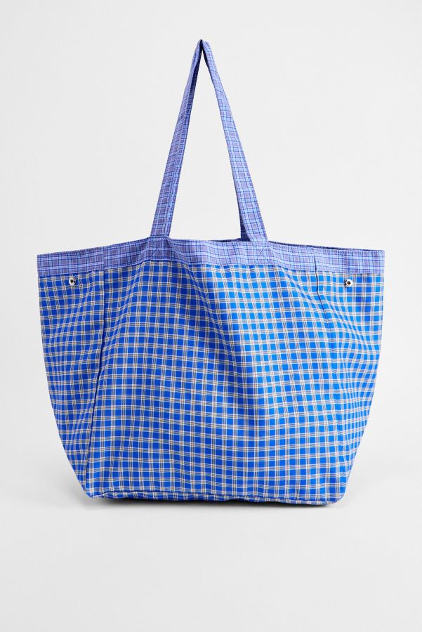 Slide View: 4: BDG Carryall Check Tote Bag