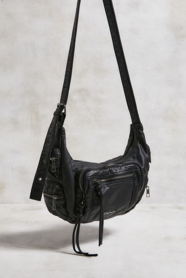 Vista de diapositivas: 4: BDG Kat Faux Leather Pocket Bag