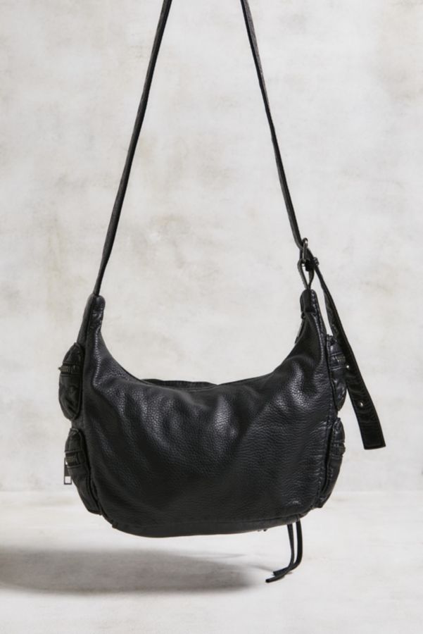 Vista de diapositivas: 5: BDG Kat Faux Leather Pocket Bag