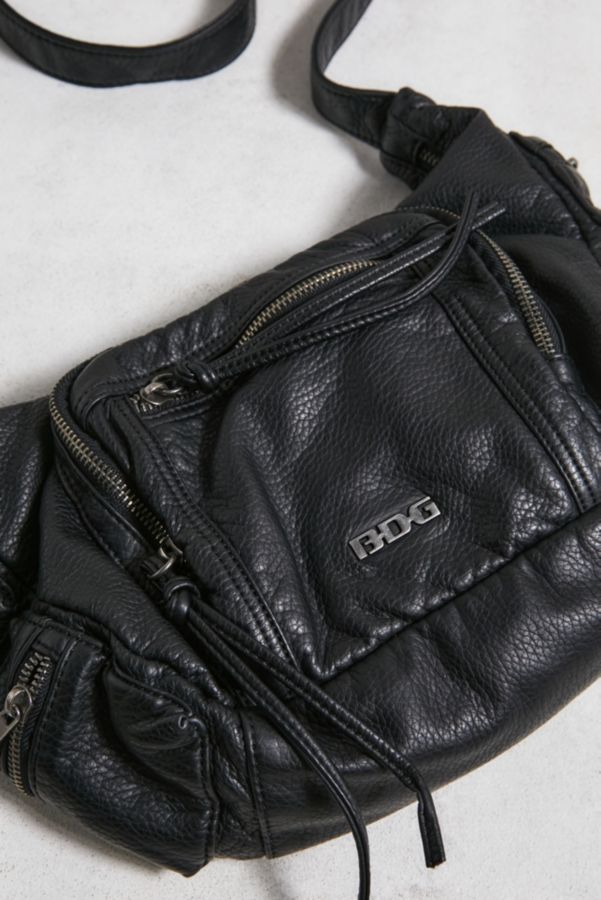 Vista de diapositivas: 6: BDG Kat Faux Leather Pocket Bag