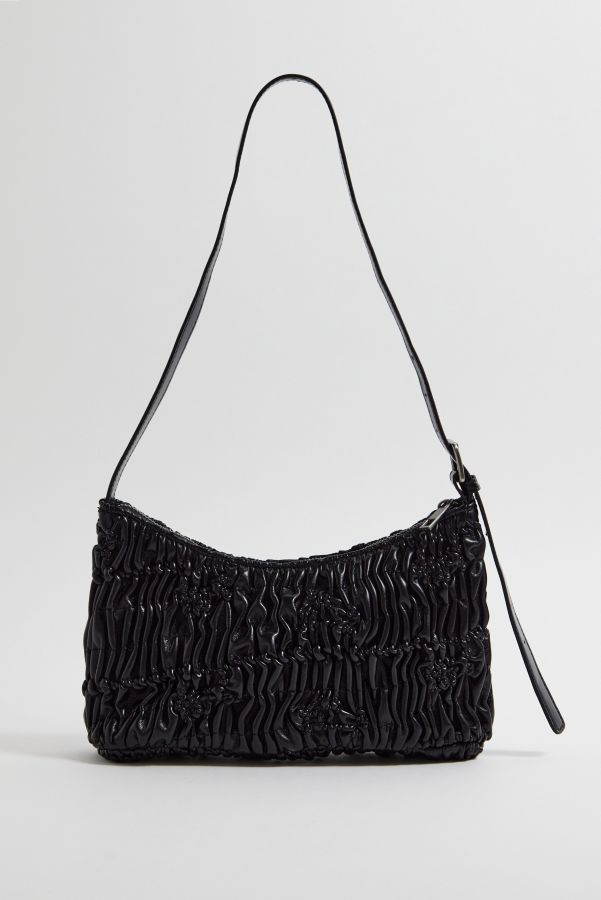 Vista de diapositivas: 2: UO Ruched Faux Leather Shoulder Bag