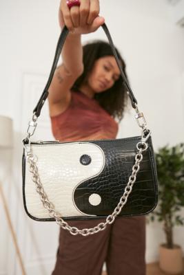 uo chain accent croc shoulder bag