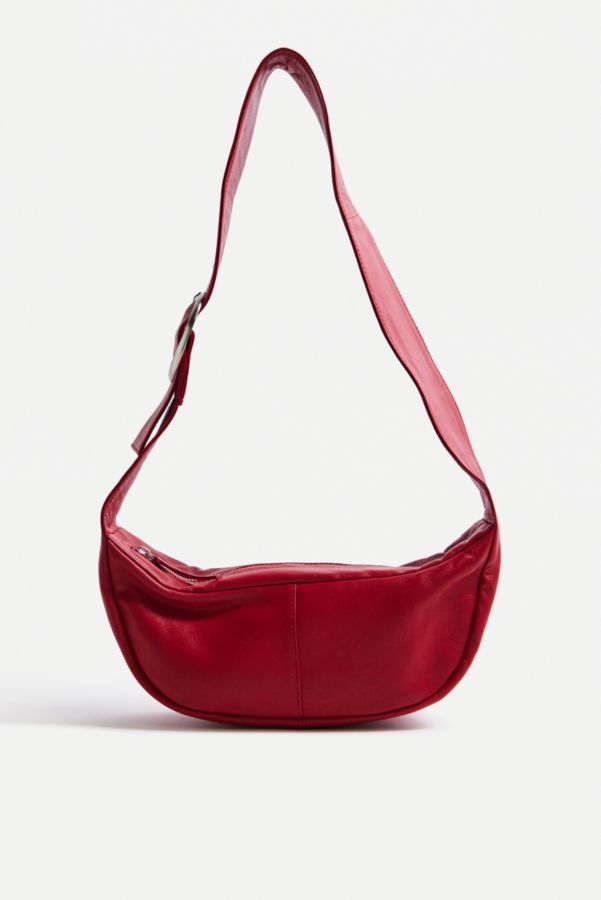 Vista de diapositivas: 2: UO hebilla de cuero Crossbody Sling Bag