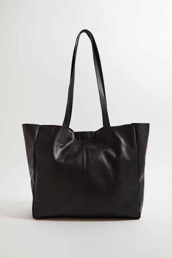 Vista diapositiva: 2: UO Leather Tote bag