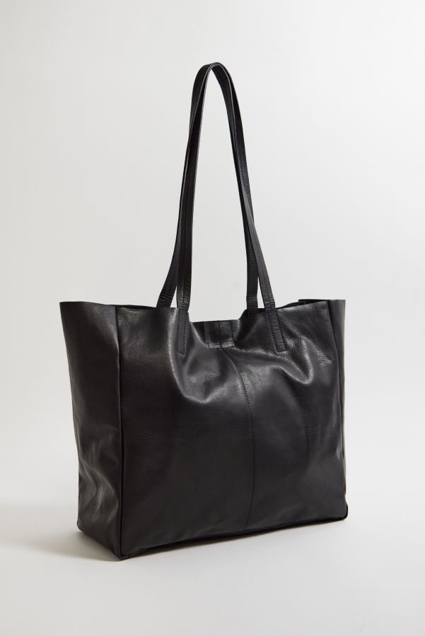 Vista diapositiva: 3: UO Leather Tote bag